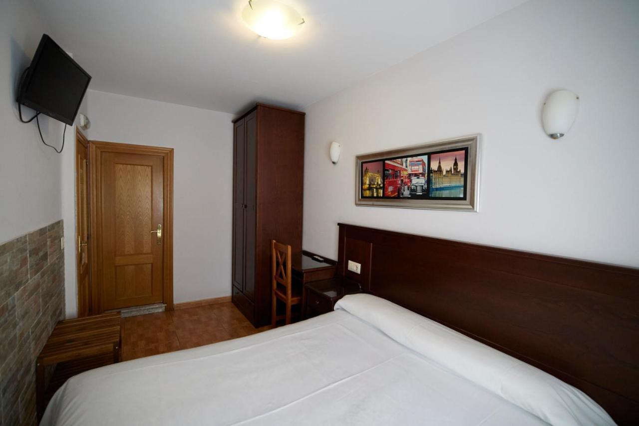 Pension Serafin Avilés Exteriér fotografie