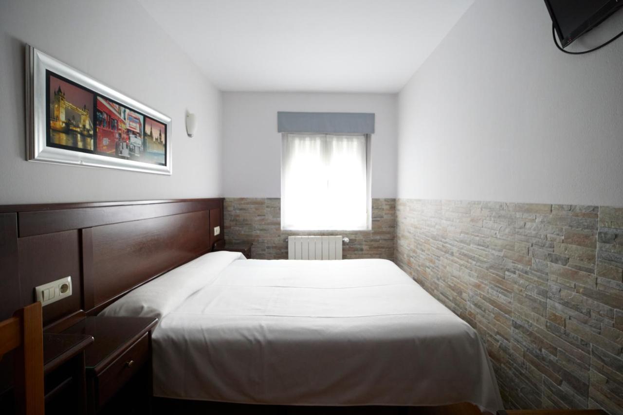 Pension Serafin Avilés Exteriér fotografie