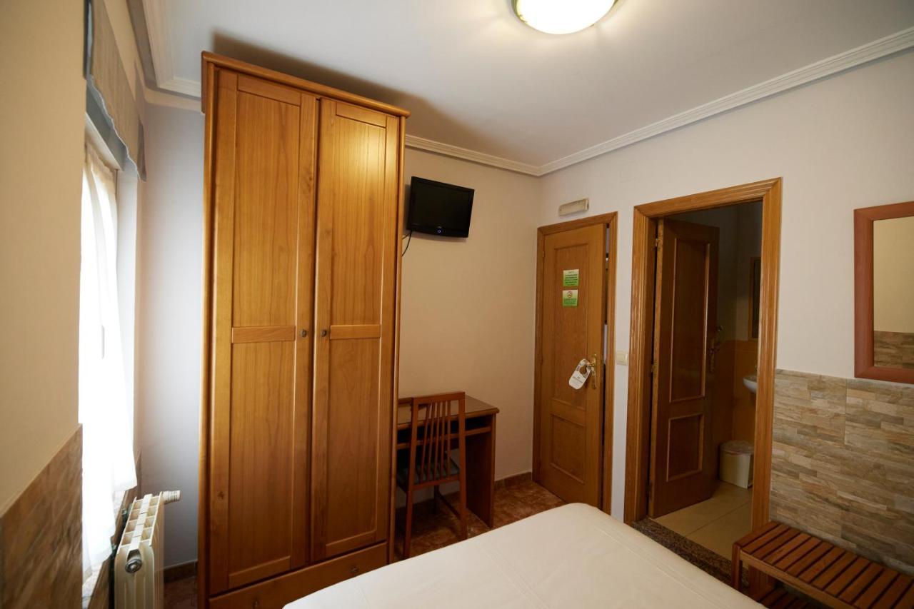 Pension Serafin Avilés Exteriér fotografie