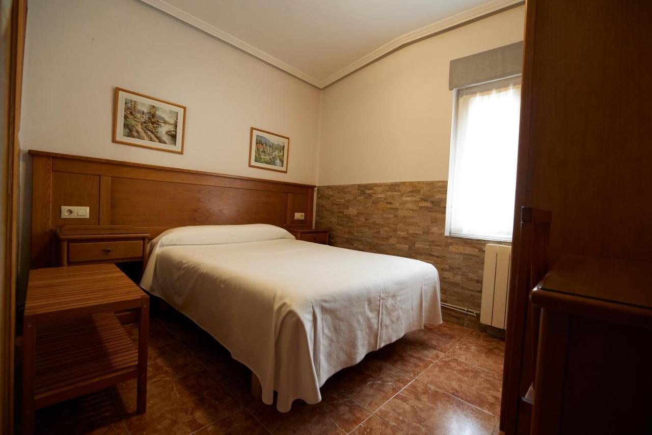 Pension Serafin Avilés Exteriér fotografie