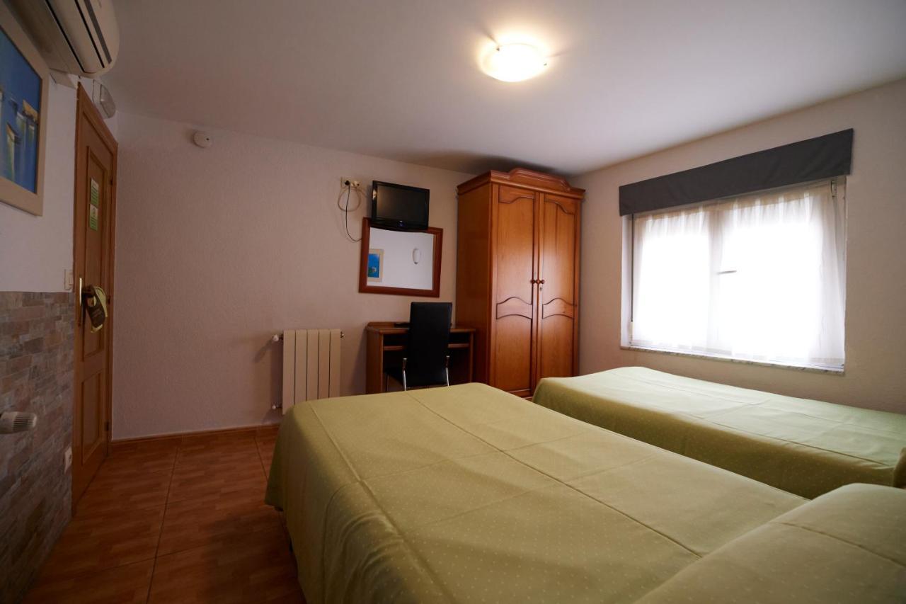Pension Serafin Avilés Exteriér fotografie