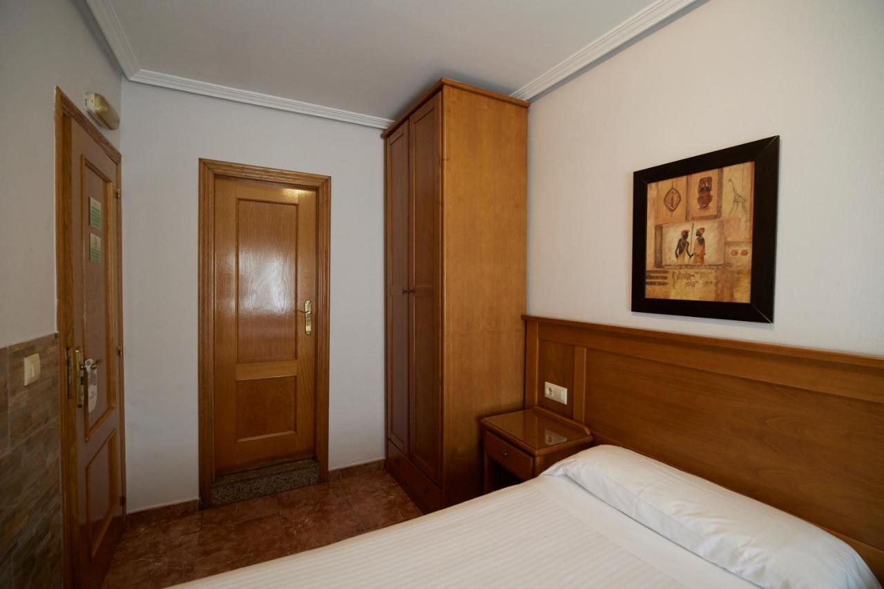 Pension Serafin Avilés Exteriér fotografie
