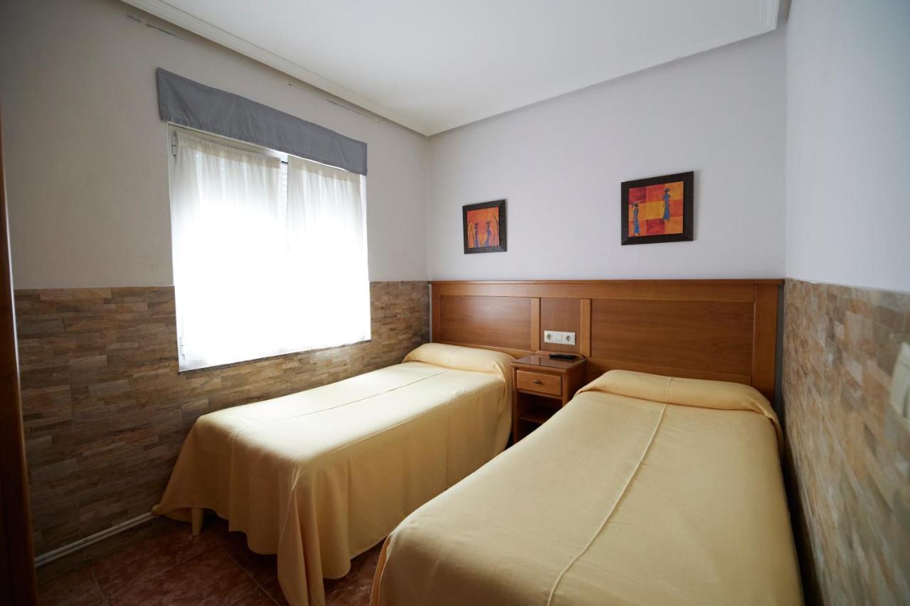 Pension Serafin Avilés Exteriér fotografie