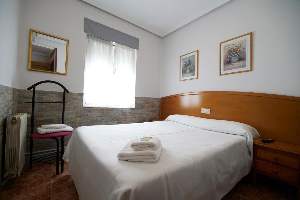 Pension Serafin Avilés Exteriér fotografie