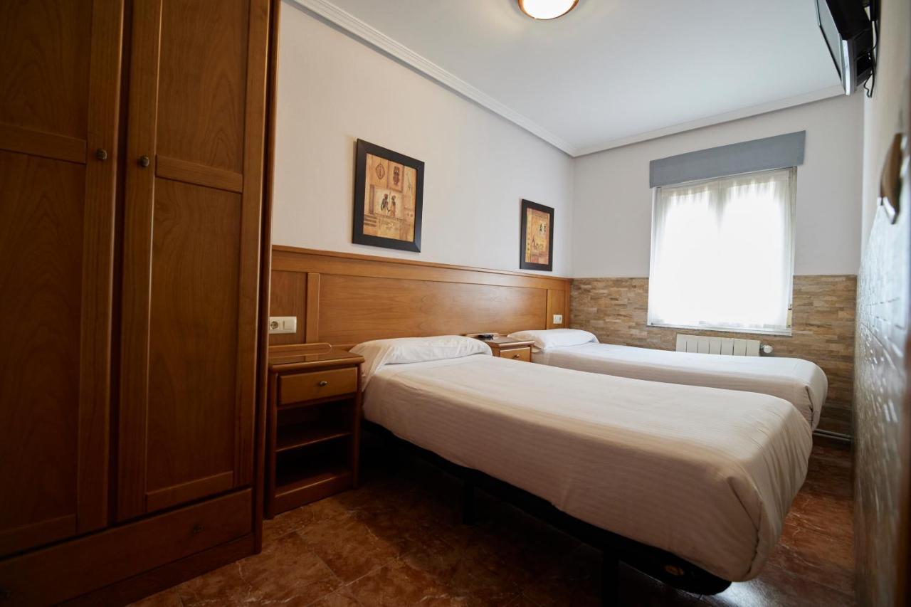 Pension Serafin Avilés Exteriér fotografie