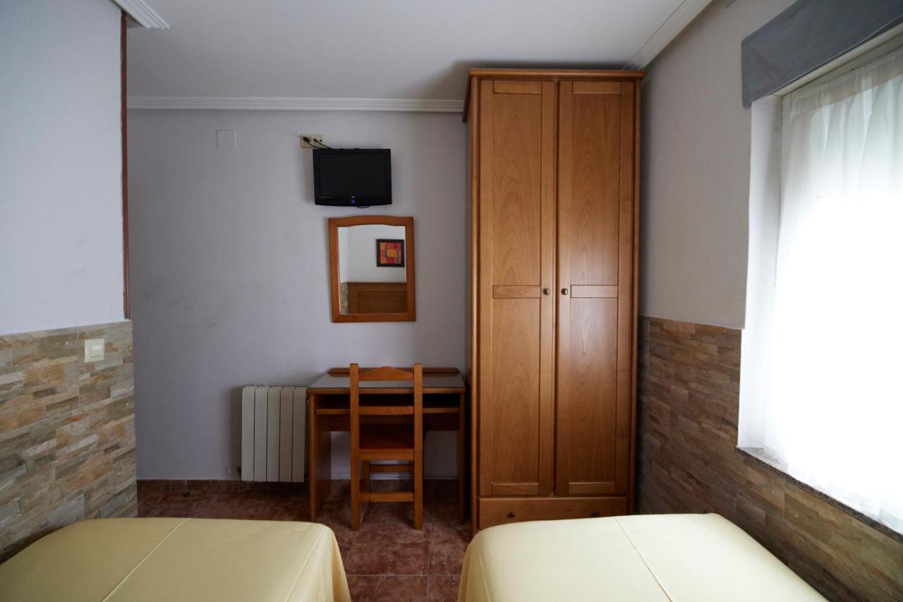 Pension Serafin Avilés Exteriér fotografie