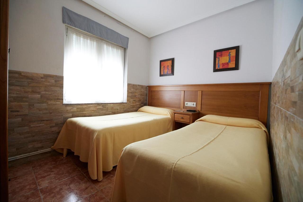 Pension Serafin Avilés Exteriér fotografie