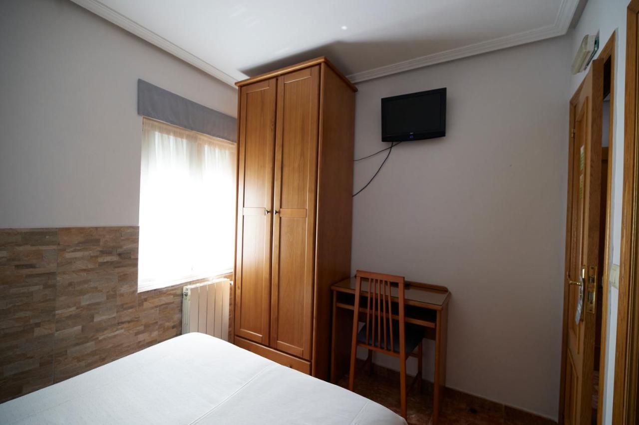 Pension Serafin Avilés Exteriér fotografie