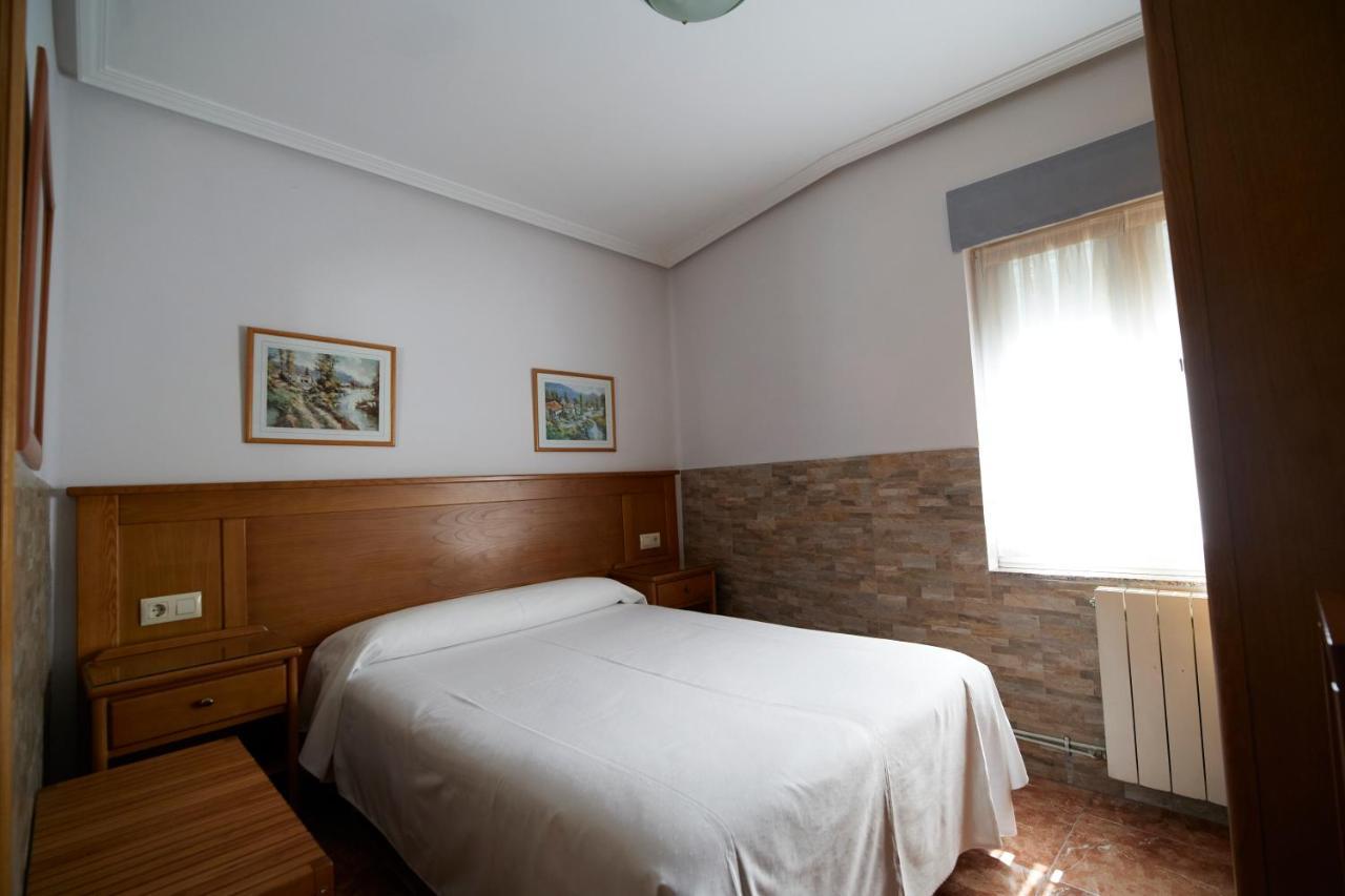 Pension Serafin Avilés Exteriér fotografie