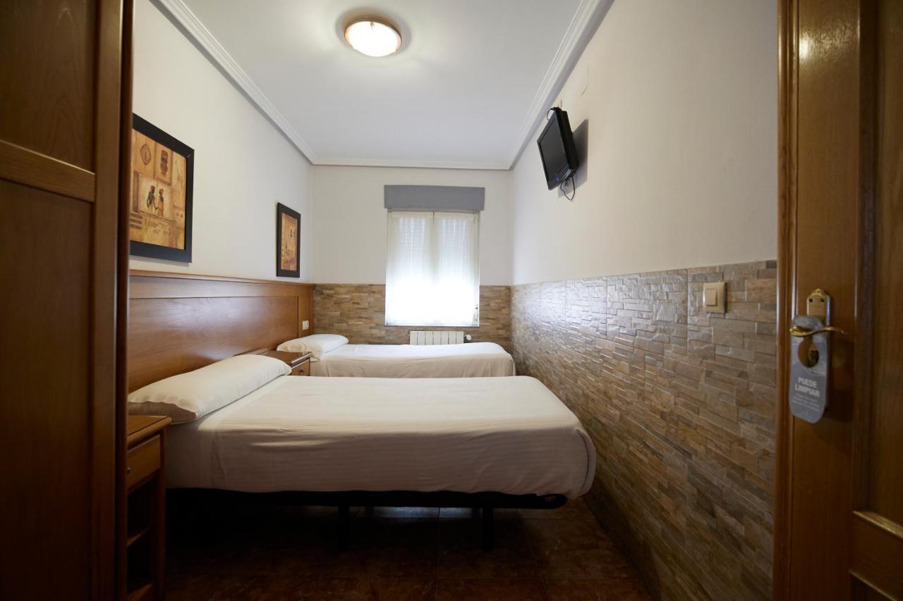 Pension Serafin Avilés Exteriér fotografie