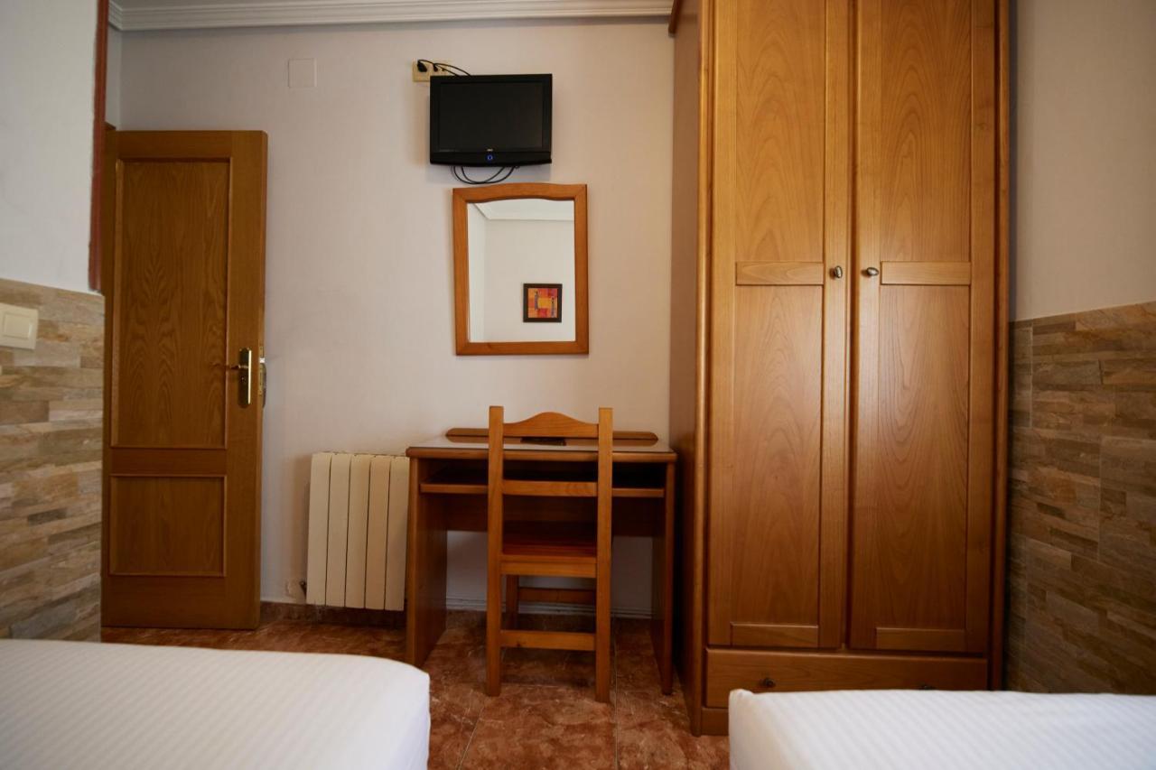 Pension Serafin Avilés Exteriér fotografie