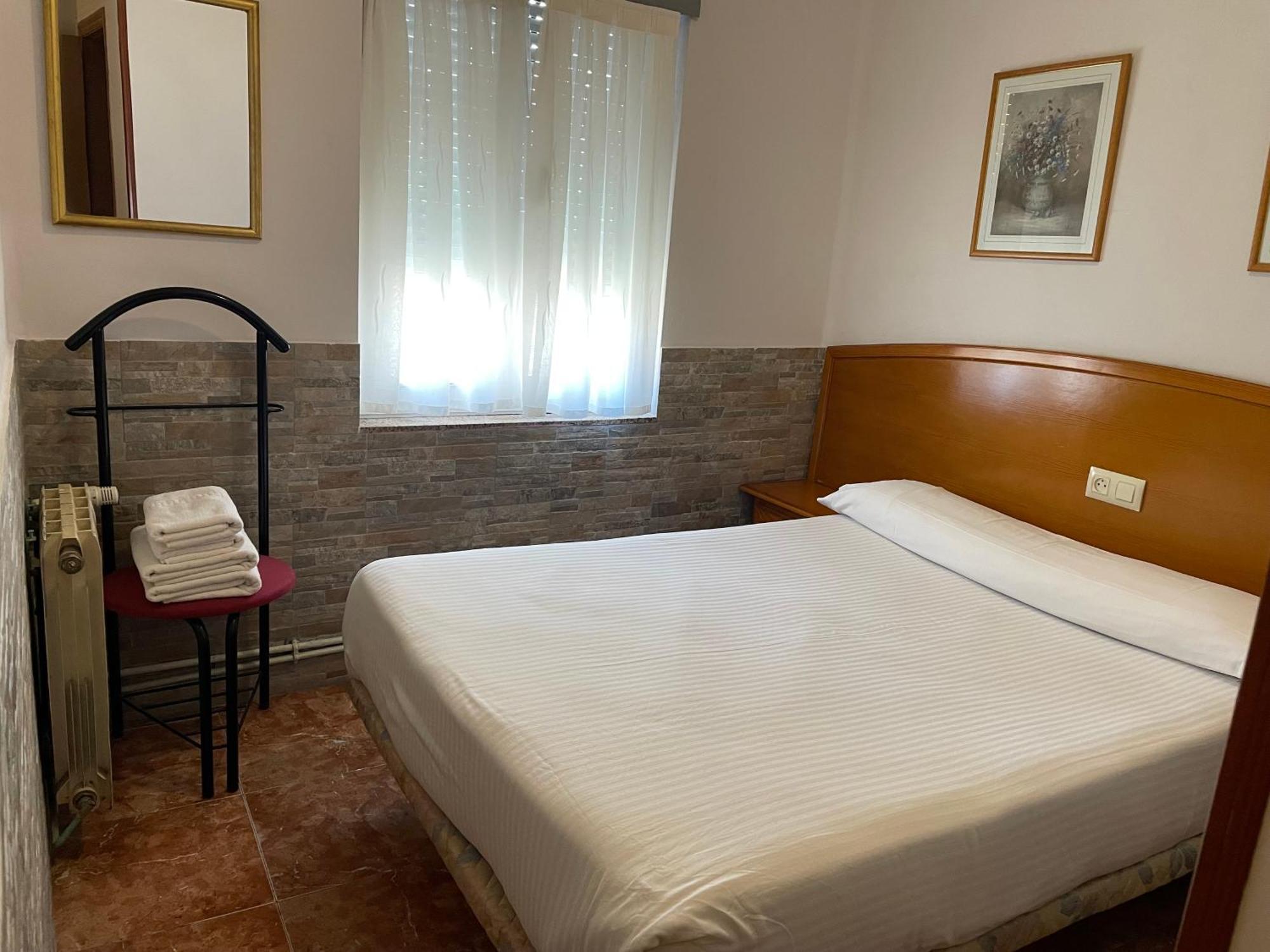 Pension Serafin Avilés Exteriér fotografie
