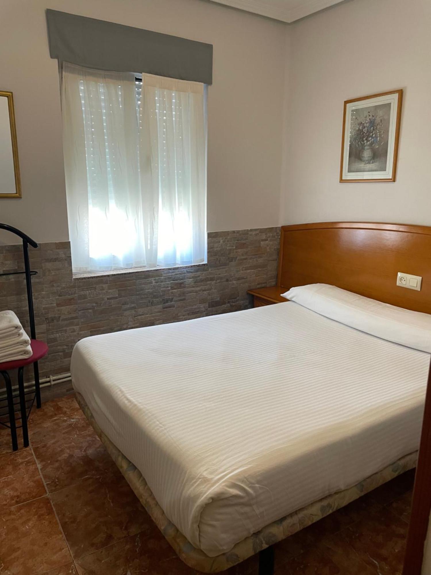 Pension Serafin Avilés Exteriér fotografie