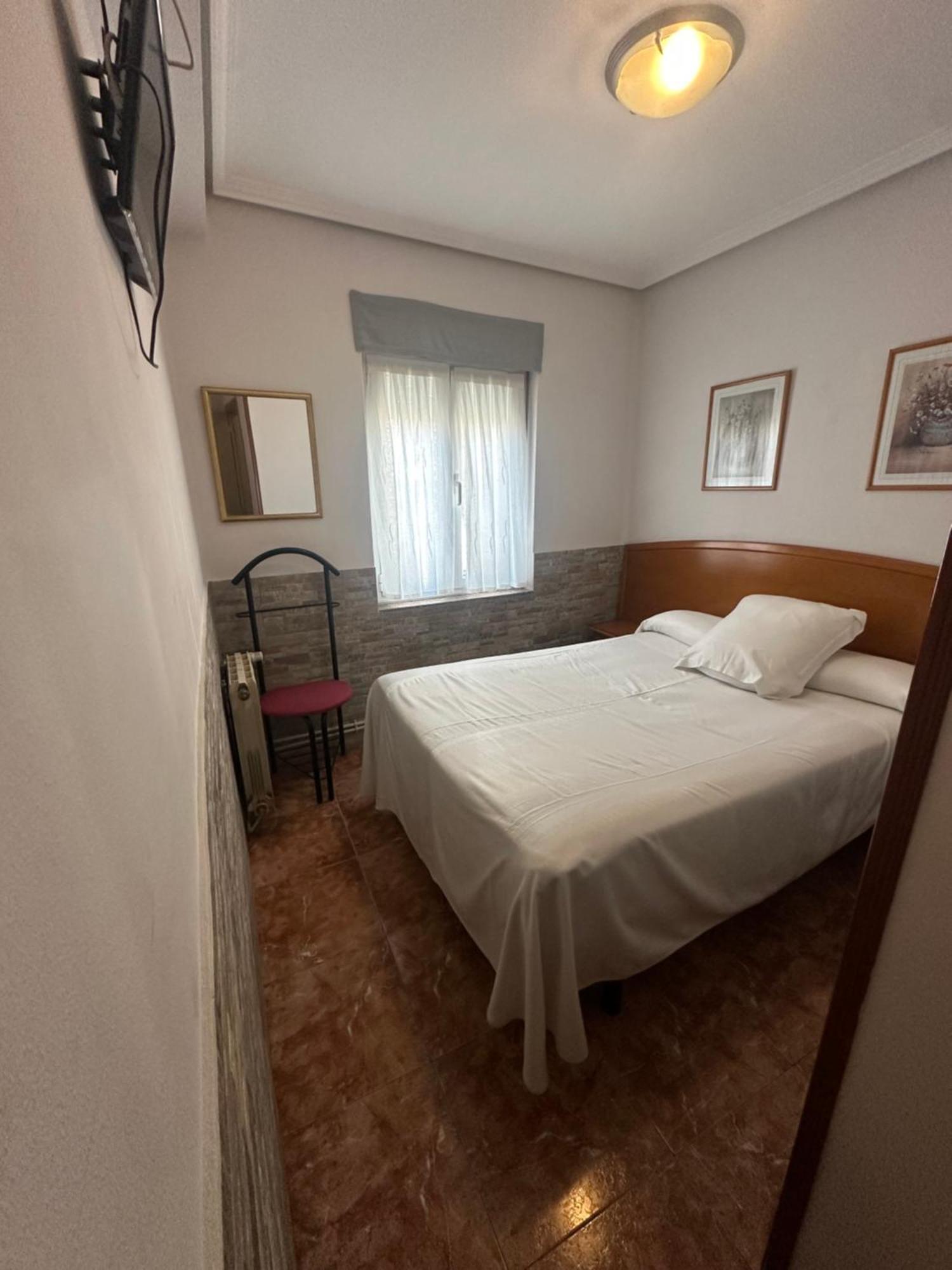 Pension Serafin Avilés Exteriér fotografie