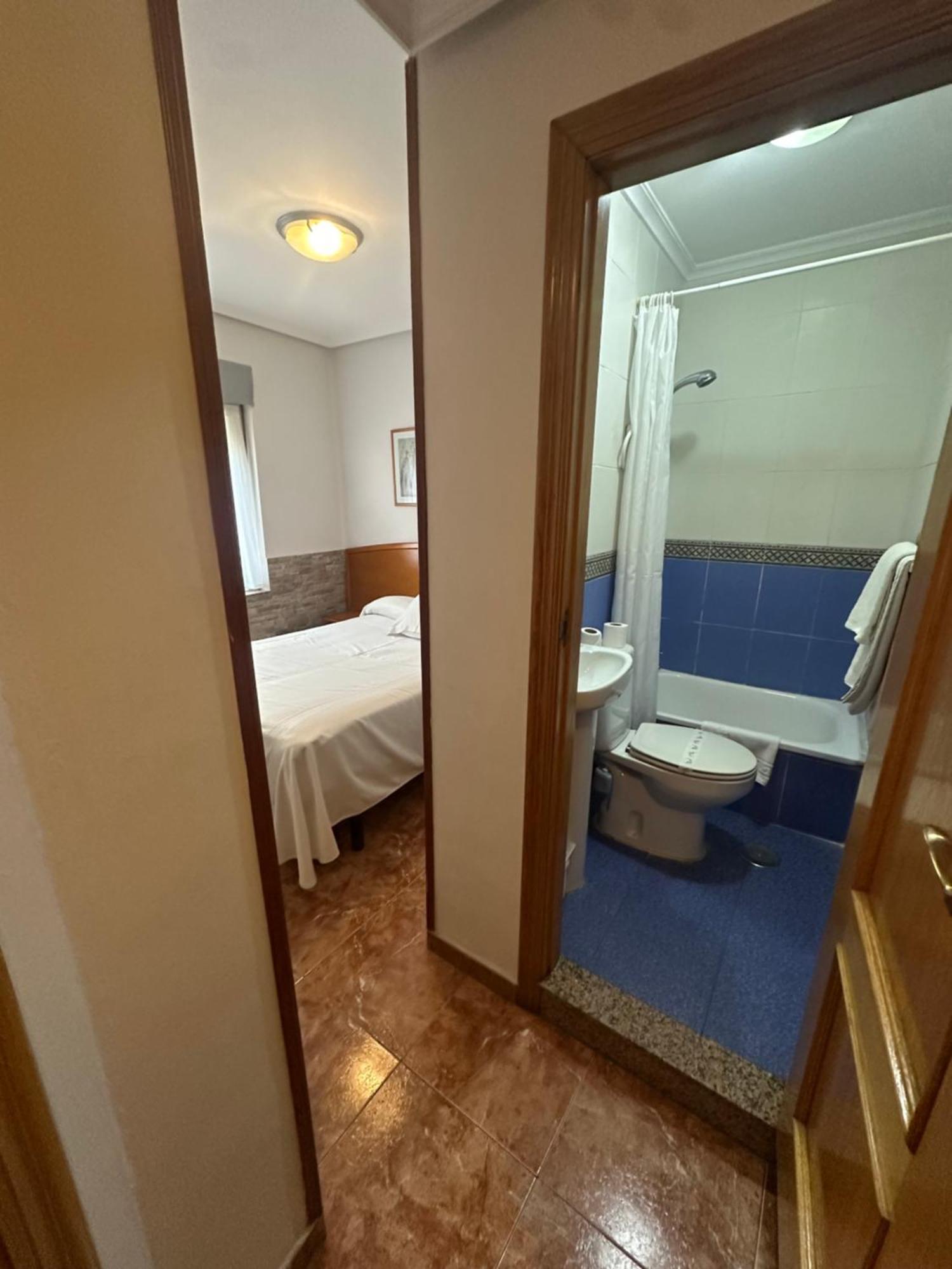 Pension Serafin Avilés Exteriér fotografie